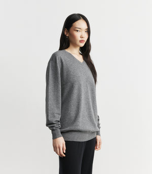 Signature Relaxed Cashmere V-Neck - Graphite
