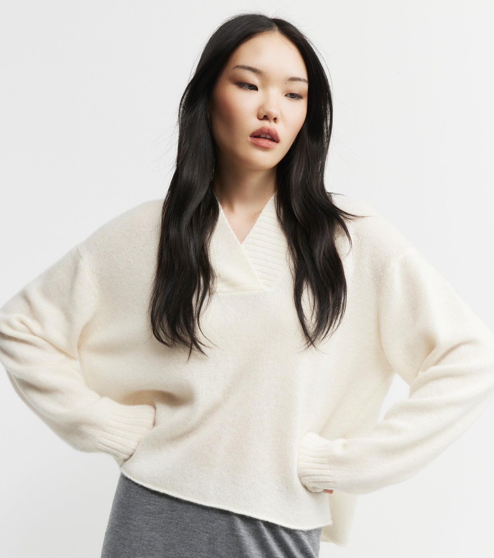 Featherweight Cashmere V - Cream