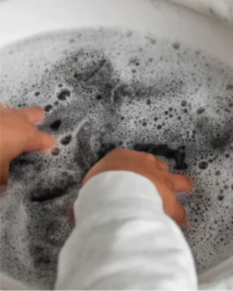 03. Gently squeeze the suds through the fabric, taking care not to rub, wring or stretch your garment. Rinse well, squeeze out as much excess water as possible.